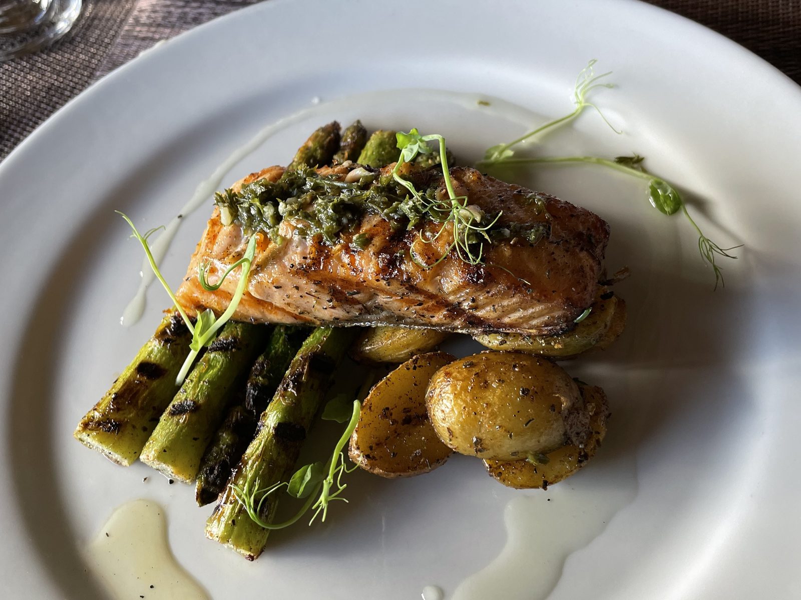 Grilled salmon with asparagus and herbs — fresh Costa Rican cuisine