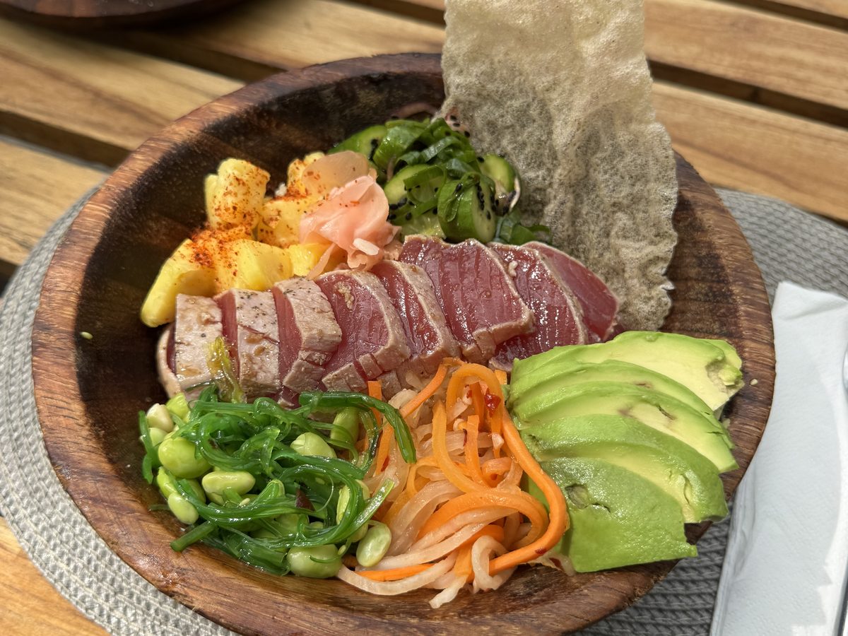 Fresh seared-tuna bowl with avocado and vegetables